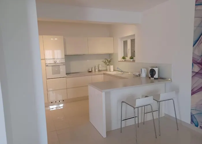 Three Bedroom With Terrace And Sea View شقة Ist