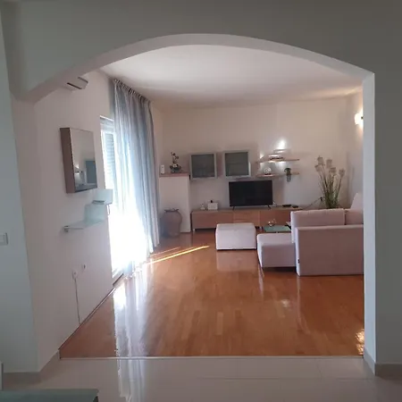 Three Bedroom With Terrace And Sea View דירה Ist
