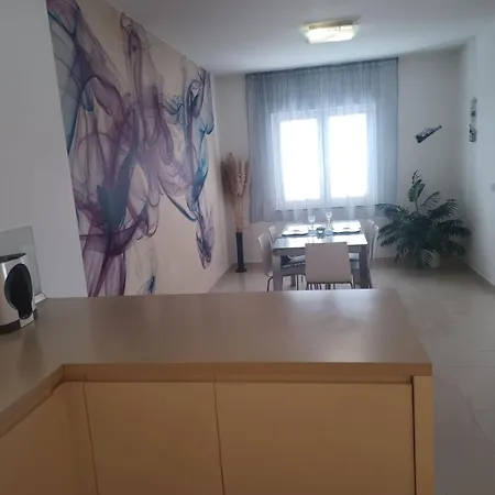 Three Bedroom With Terrace And Sea View Ist