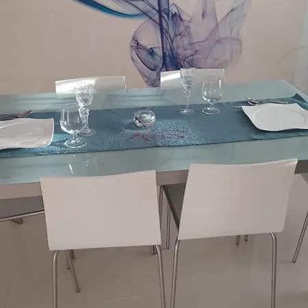 Three Bedroom With Terrace And Sea View *