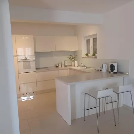 Three Bedroom With Terrace And Sea View דירה Ist
