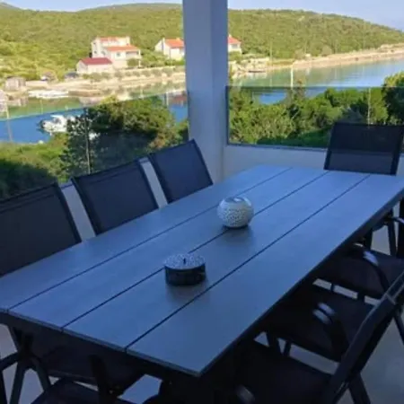 Three Bedroom With Terrace And Sea View *
